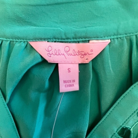 Lilly Pulitzer - NWT Silk Elsa Floral Embroidered
Eyelet Blouse Lagoon Sz S - Picture 6 of 8